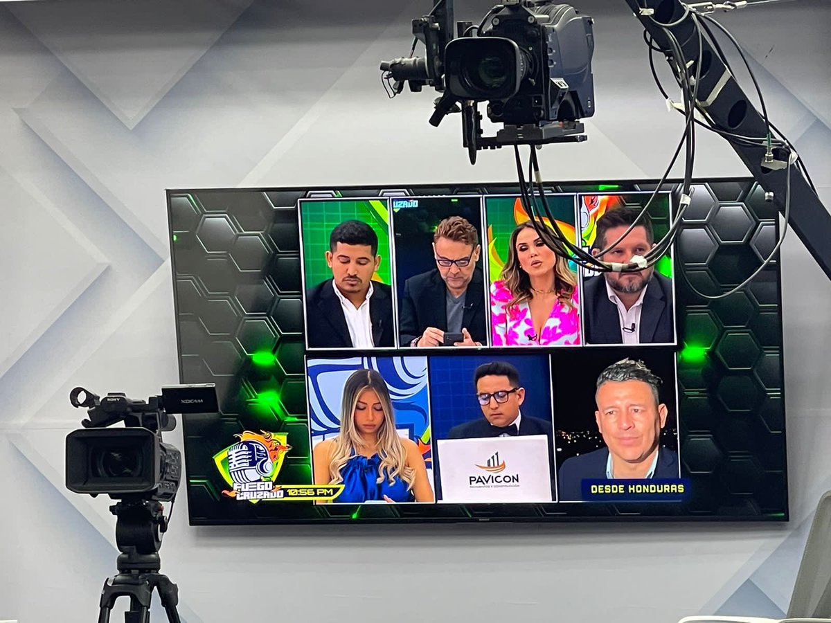kikelanza10's tweet photo. El periodismo deportivo es una pasión sin final y sin fondo… larga faena de invitaciones a shows deportivos de radio y tv para Mexico y El Salvador. Gracias y la pasé rebién… #kl10 #gratitud #clase #nivel #prestigio #periodismo #pormas https://t.co/kH5FzIq2ux