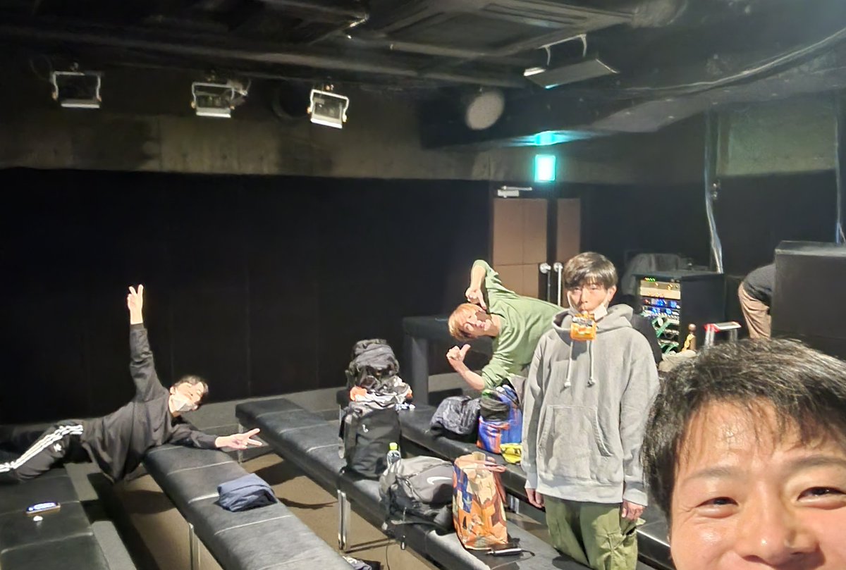 今日祝日！？
沢山来てくれると嬉しいな♪当日もありますのでお時間あれば遊びに来て下さいね♪