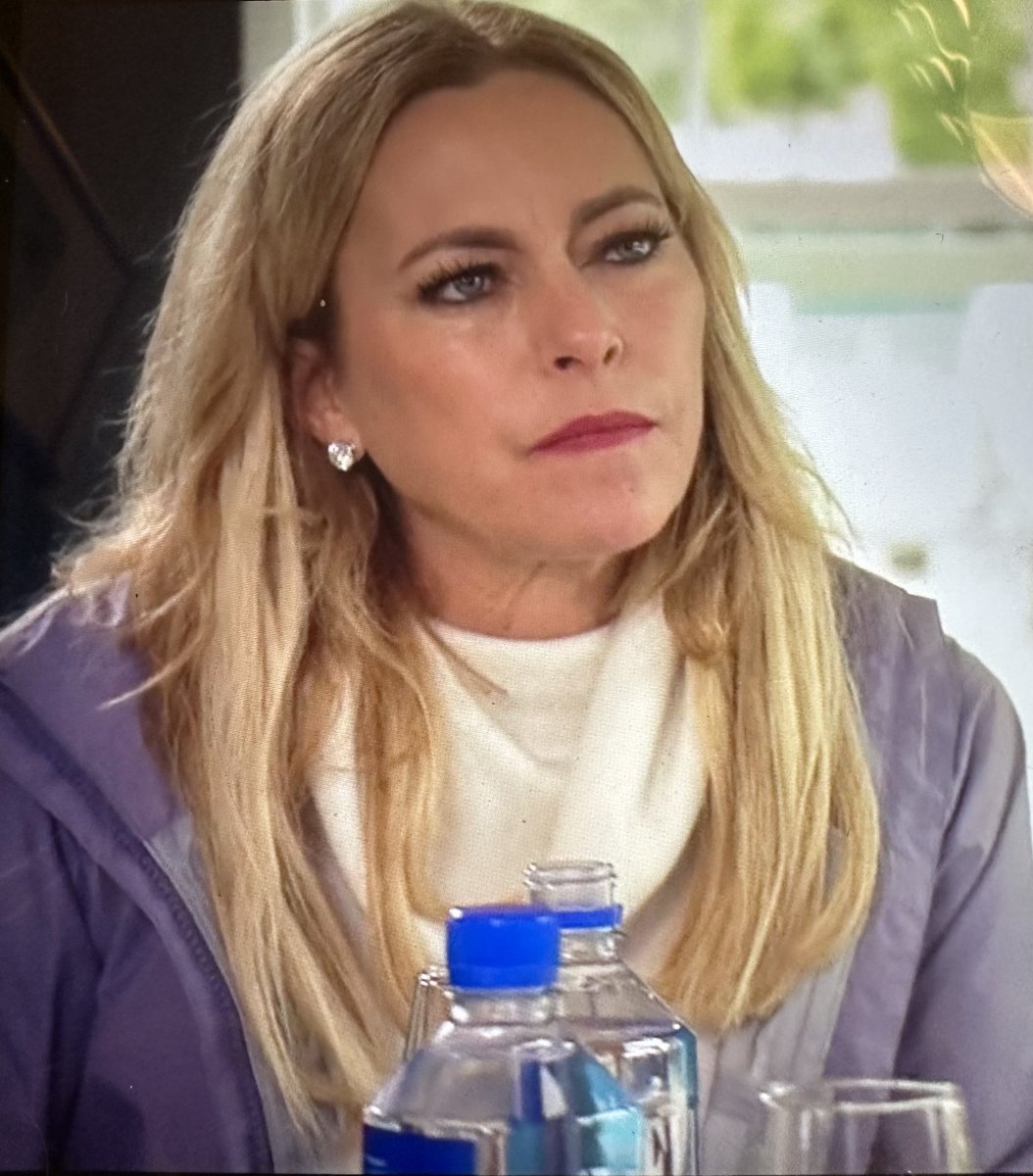 carleaben's tweet photo. $300,000 a month and THESE are your extensions?! Come on Sutton #RHOBH https://t.co/BD0tihtMzk