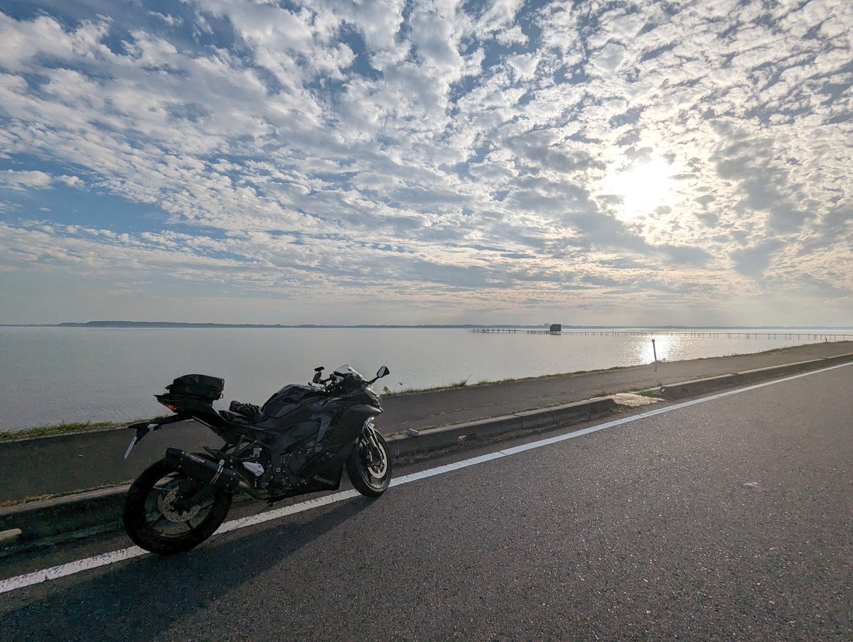 NicolFlugel's tweet photo. 霞ヶ浦初めてきたけどイイ道発見した https://t.co/Z2ByG1srtY