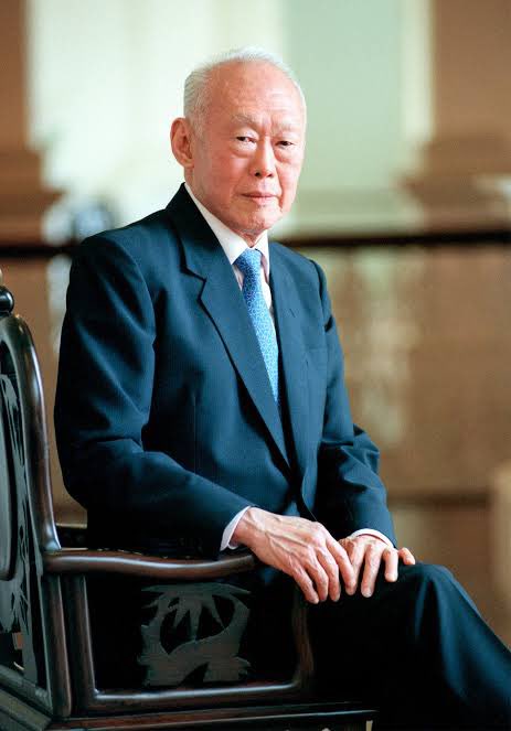 Fellow Africans, meet Lee Kuan Yew, who transformed the tiny outpost of Singapore into one of Asia’s wealthiest and least corrupt countries as its founding father and first prime minister. He was in office from 1959 to 1990. After stepping down as Prime Minister in 1990, Yew