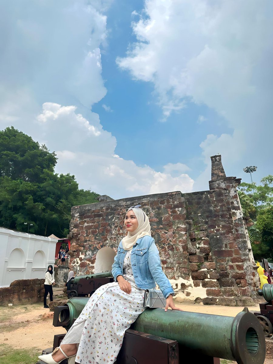 AmyRamli93's tweet photo. Hi @TwtJodohMY
My dear friend tgh cari husband.
Requirements as attached.
Short intro:
Nama: Najwa
Happy go lucky kind of girl.
Suka keluar, outdoor activities.
Adventurous, likes trying new things.
Anyone interested boleh DM me and I will send your profile and number to her. https://t.co/nDwvPMZOf4