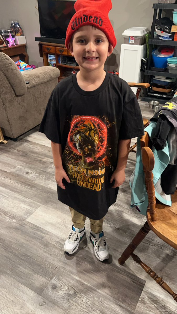 My wild boy was so excited to wear his @hollywoodundead shirt and beanie we got him at the show!Yes the shirt is too big 🤣 He’s going with us next tour! @sirCharlieScene  @CameronNunez @johnny333tears @Danieldrive @JDogDecker
