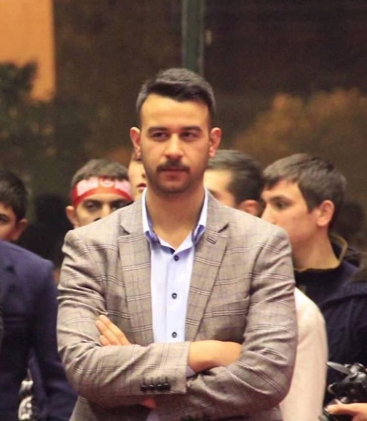 FrtCakiroglu's tweet photo. Bir yiğit ardından, 3199. gün.

Yaşasaydı, 
Öğrencileri bugün 
#FıratYılmazÇakıroğlu’nun 
öğretmenler gününü kutlayacaktı….

Unutma, unutturma. 

#FıratYılmazÇakıroğlu https://t.co/NsP2ik1H3i