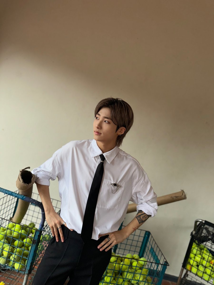 tan__official_'s tweet photo. [#지성] 쇼다들 모하나 버거싶운데

#티에이엔 #TAN #js_pic https://t.co/0vgPdnTnqy