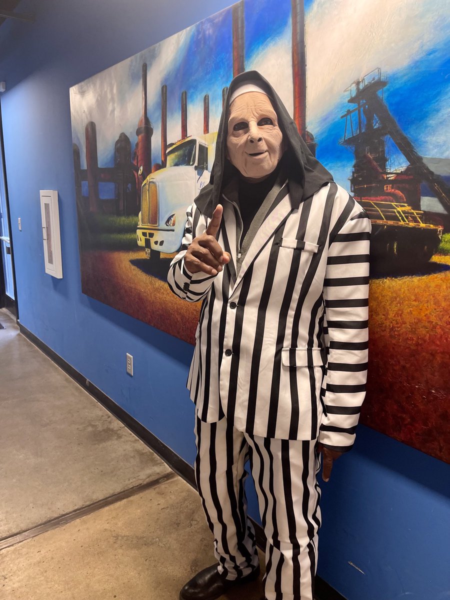 asmiley52's tweet photo. Happy Halloween from P&amp;S Transportation https://t.co/05UcxhEStw