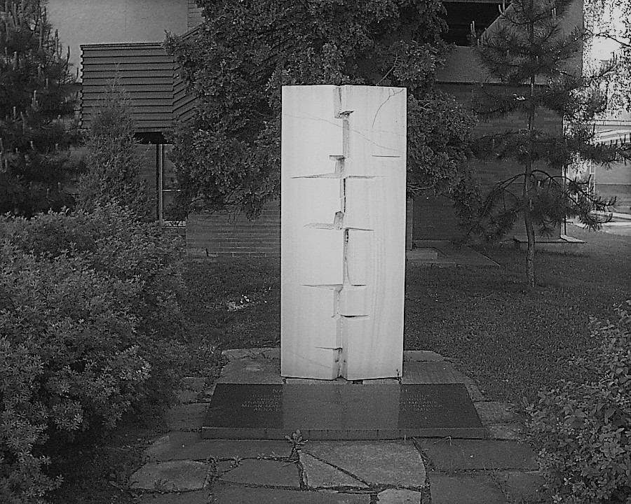 23. listopadu 1984 – na tento den nikdy nezapomeneme.🖤 
39. výročí od pádu budovy M1 v areálu MESIT. 🕊️🕯️