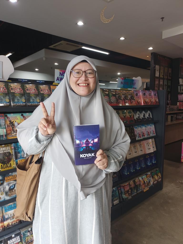 Nainibakar's tweet image. One with my baby. 

Alhamdulillah. 

#klitkoyak 
#karangkraf
#klit