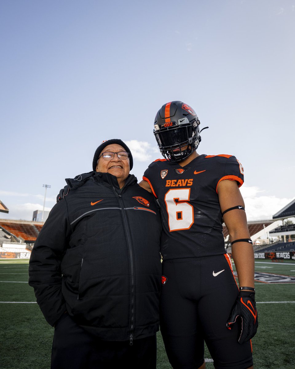 Thank you <a href="/BeaverFootball/">Oregon State Football</a> for the great Official Visit and hospitality this past weekend! 🙏 @LegiSuiaunoa <a href="/ManogueFB/">Manogue Football</a> <a href="/eehowren/">Ernie Howren</a> <a href="/KenCrawford36/">Coach Crawford</a> <a href="/BrandonHuffman/">Brandon Huffman</a> <a href="/BlairAngulo/">Blair Angulo</a> <a href="/MohrRecruiting/">Brian Mohr</a>