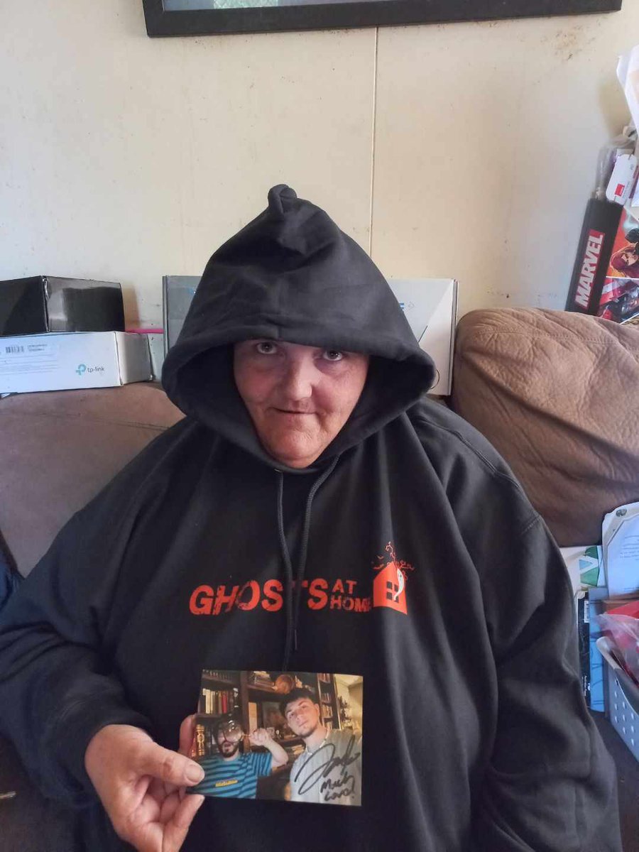 jacintajasi's tweet photo. @OfficialJaskoYT  got your amazing merch today https://t.co/FjNjJImvsk