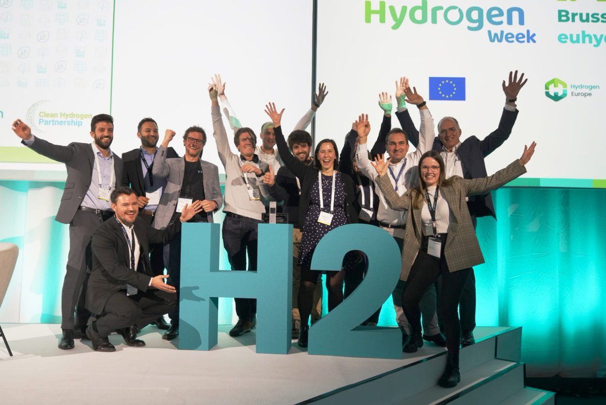 📢And the winners of the <a href="/CleanHydrogenEU/">Clean Hydrogen Partnership</a> Awards at the <a href="/EUH2Week/">European Hydrogen Week</a> are
🏆Best Innovation <a href="/HEAVEN_FCH/">HEAVEN Project</a>
🏆Best Success Story <a href="/EU_StasHH/">EU_StasHH</a>
🏆Best Outreach JIVE 2 <a href="/Fuelcellbus/">Fuel cell bus</a>         
🏆🇪🇺H2 Valley of the Year
🏅<a href="/ProvincieNH/">Noord-Holland</a>, <a href="/wiva_pg/">WIVA P&G</a> &amp; #GreenHysland 
Congratulations to all candidates❣️
