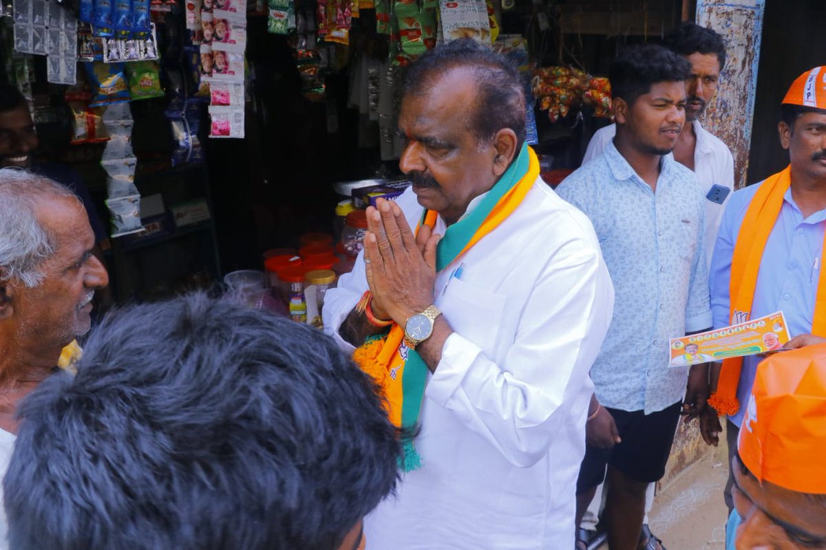 JakkulaDas's tweet photo. ఎన్నికల ప్రచారంలో భాగంగా జడ్చర్ల నియోజకవర్గం నవాపేట మండల్ పరిధిలోని హన్మసని పల్లి గ్రామంలో ఇంటింటికి వెళ్లి కమలం పువ్వు గుర్తుకు ఓటేయాలని గ్రామ ప్రజలను కోరడమైనది...

కమలం పువ్వు గుర్తుకు ఓటేద్దాం - బిజెపిని గెలిపిద్దాం
#Vote4BJP #Vote4Lotus https://t.co/ZCFj66nVbJ