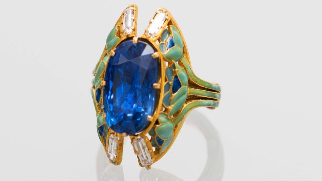 SSEFgemlab's tweet photo. SSEF at Auction ~ Art Nouveau ring by René Lalique with Ceylon sapphire, sold for $240,000 USD at Christie's Geneva, November 2017. Photo: SSEF. ~ The Science of Gemstone Testing / #Gemmology #Gems #Jewellery https://t.co/YALzrmHk7n