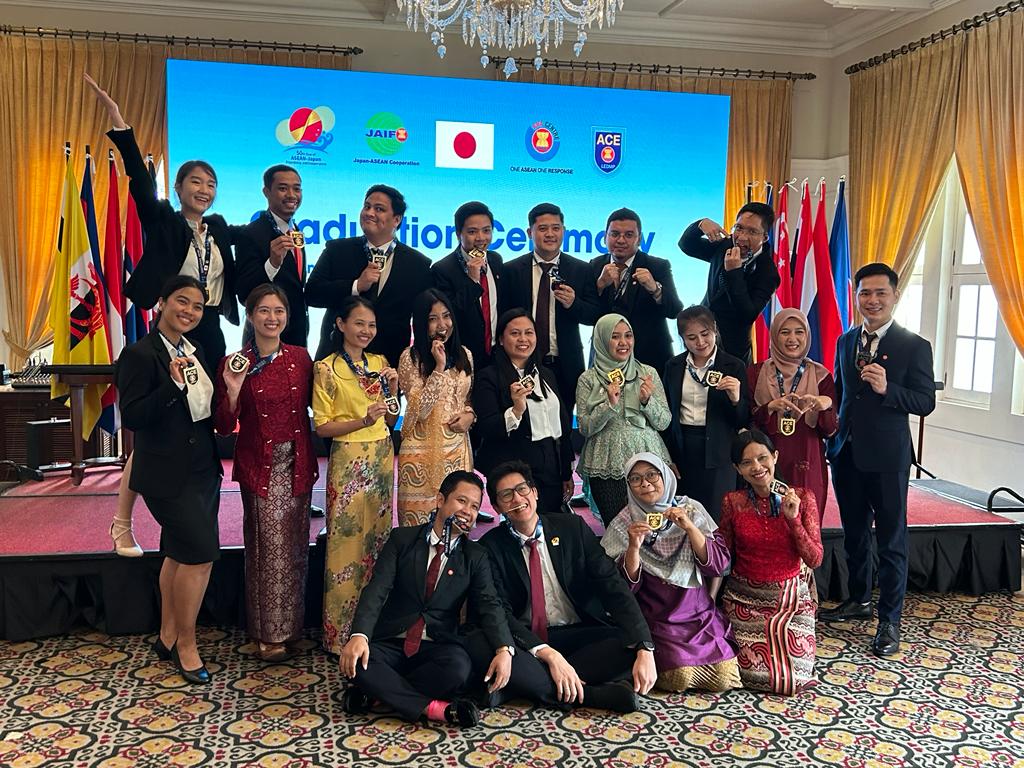 amb_japan_asean's tweet photo. Honoured to deliver remarks at the graduation ceremony of @AHACentre Executive Leadership in Emergency and Disaster Management for @ASEAN Programme (ACE LEDMP) Executive Level. Congratulations to all graduates! https://t.co/AsjjZk7YRP