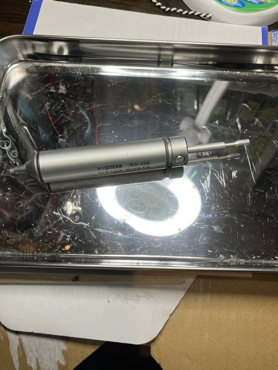 SzkMarcy's tweet photo. ちくそう。お気に入りのハンダ吸い取り機掃除してたら、ボタン部のバネ無くしちまった。。買い直すかぁ。かれこれ2年以上は使い倒したからまあしょうがないとするか。。
#ハンダ吸い取り機 #ss02 https://t.co/5YJP5IkeRp