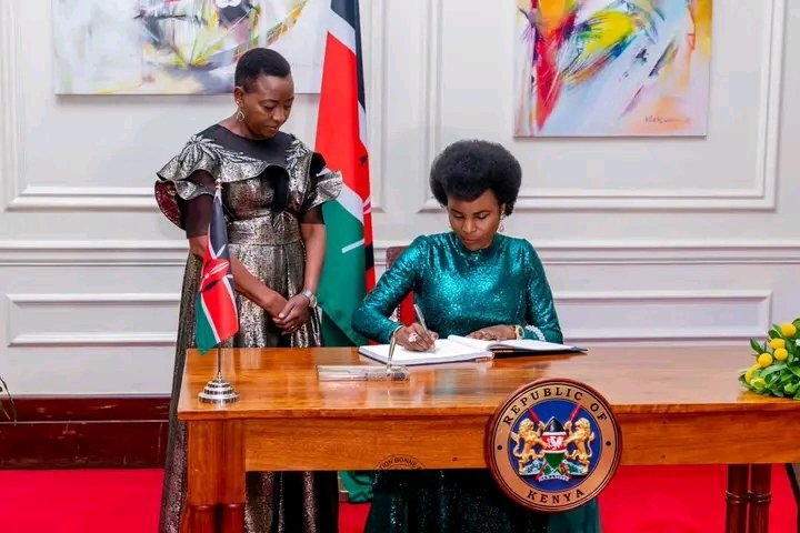 ZenplanetMag's tweet photo. Dans la soirée du 22 novembre 2023 au Palais Présidentiel du #Kenya, S.E @Burundi1stLady a pris part au dinner d'accueil offert par la Première Dame S.E Rachel RUTO à ses invités à l'événement "Joyful Women Thanksgiving" et Lancement de la Campagne "Nous Sommes Egaux" de l'OPDAD. https://t.co/msyw7WNpUa