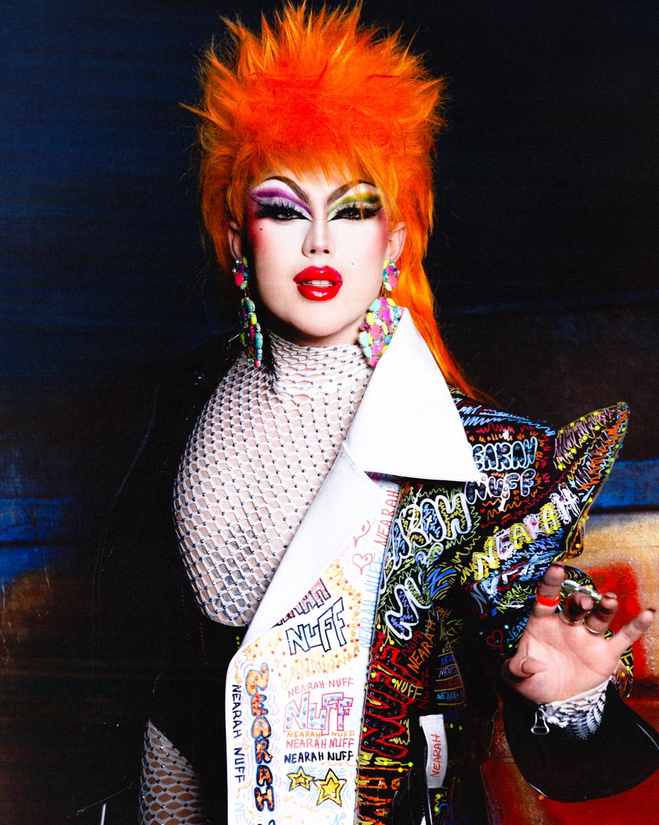 nearahnuff's tweet photo. Your new lock screen has been unlocked 🔓 🏁🧡
•
•
Hair: @wigsx 
Jacket Made by: Smother Theresa
Artwork by: Dov Alexander
Catsuit: @evanclayton 
Belt: Farrah Nuff 
Photographer: @vuksvision 
#canadasdragrace #nearahnuff 

@wowpresentsplus @canadasdragrace https://t.co/jGuGYxTtCn