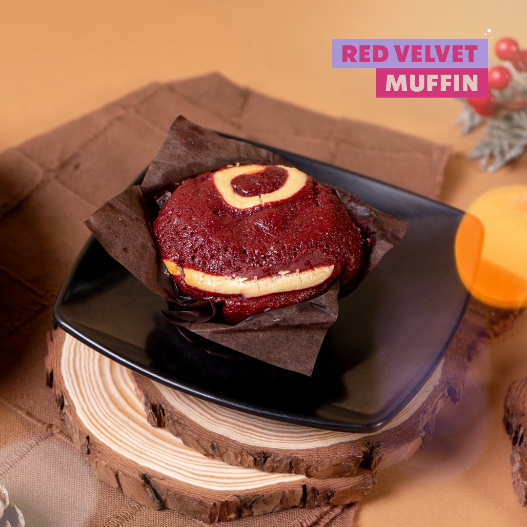 Indulge the taste of holiday treats with our limited-time offers: Red Velvet Log Cake and Red Velvet Muffin.

PS: Also available on GrabFood, foodpanda or ShopeeFood!

#StarbucksMalaysia #ReimagineYourHoliday