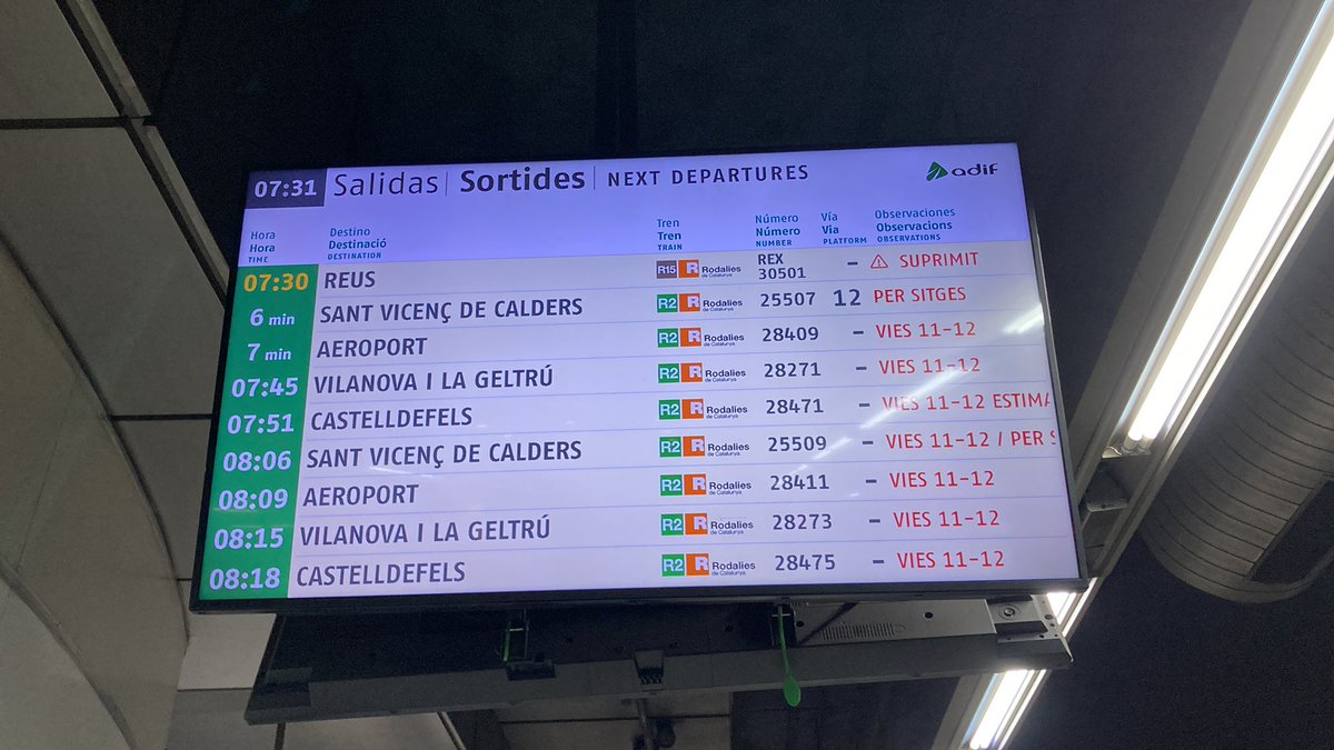 annaadque's tweet photo. La vaga comença demà, però aquest matí s’ha cancel·lat el tren a Tarragona-Reus sense més explicacions. El proper? En una hora. Tot bé @Renfe #putarenfe https://t.co/gyx0IOxdJ3