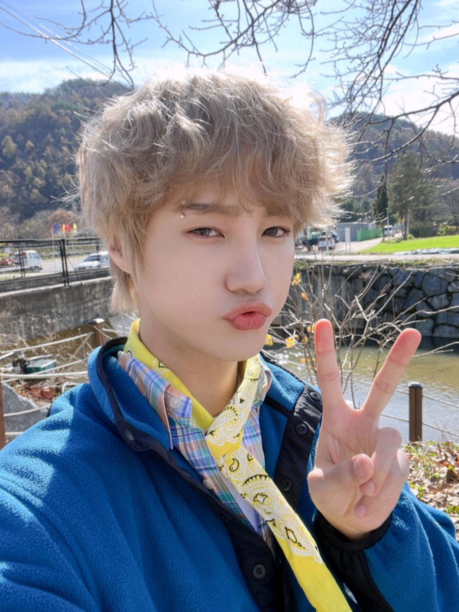 VAV_official's tweet photo. [VAV] 에이팀 선물 🎁 

든든하게 겨울나기, 준비 완료🥶🔥

#VAV #브이에이브이 https://t.co/7RzDbdtCZs