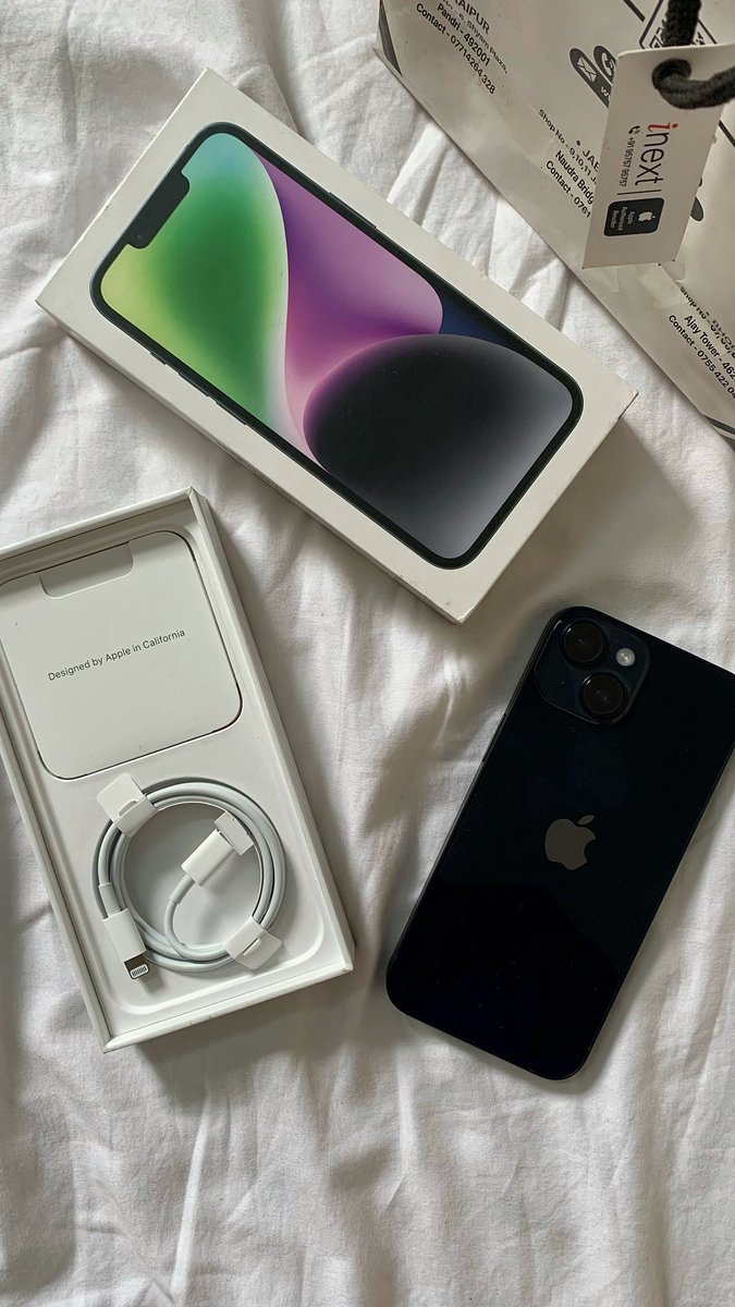 avin4shh's tweet photo. buy a new iphone just to text 0 bitches https://t.co/sJoXRKqSzV