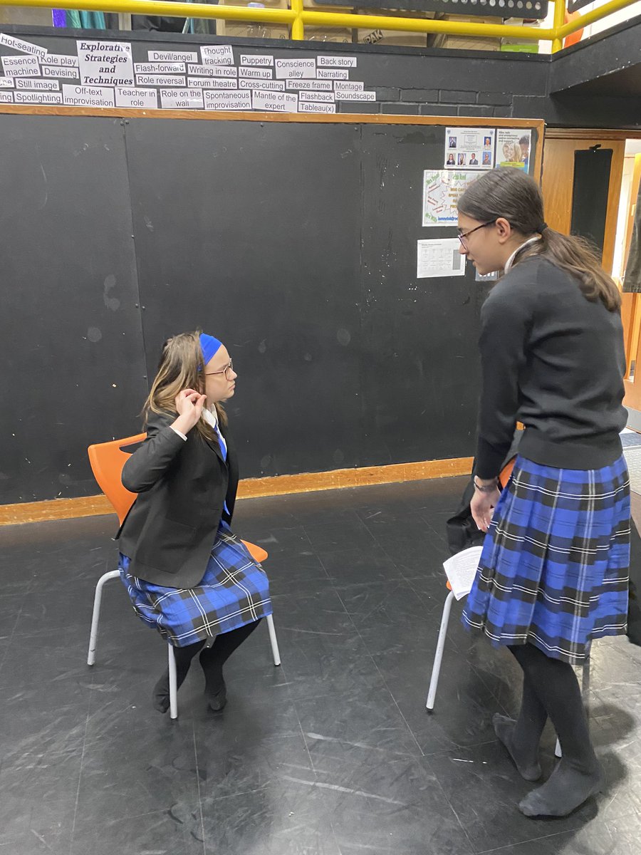 RodingDrama's tweet image. Y9 drama are choosing their assessment path: costume design, set design or acting, using Dennis Kelly’s DNA. @RodingValleyHS #TeamDrama