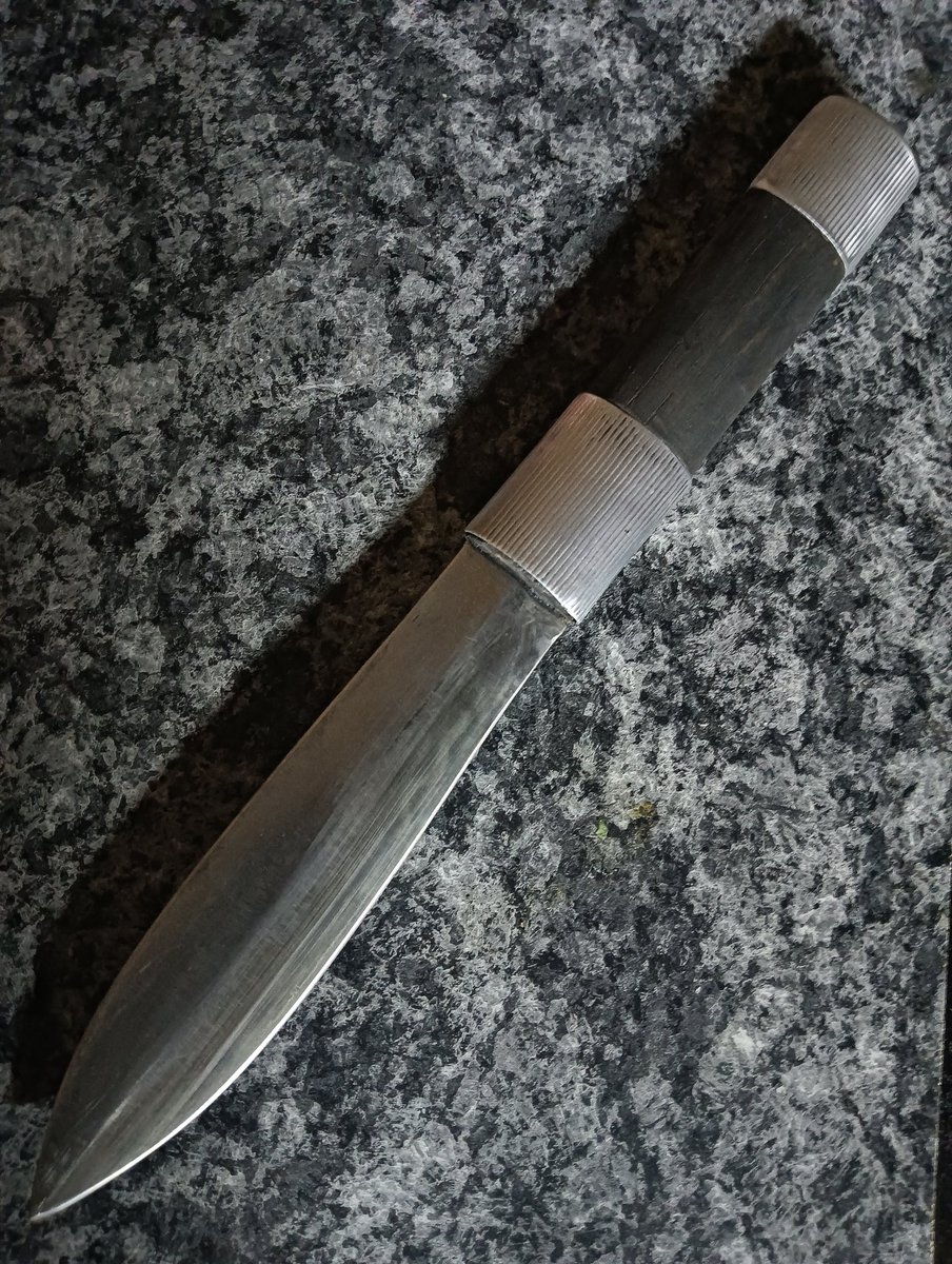 Grimm23948849's tweet photo. She's a little front heavy, she's wicked sharp and is the product of a fun challenge.
#knifelife
#bladesmith
#dagger
#sharpandshiny
#myworks
#blacksmith https://t.co/FWenw8zyR7
