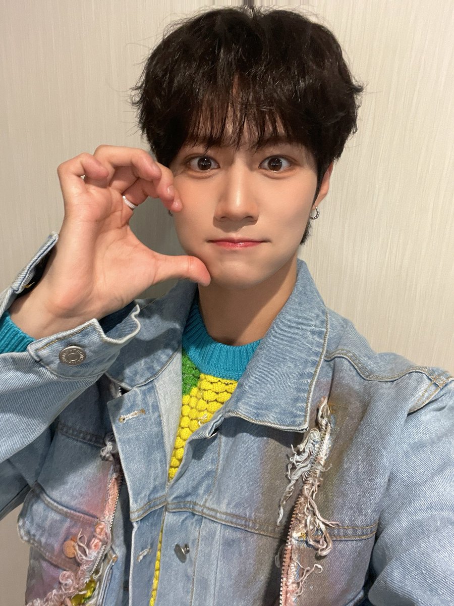 [#이안]
너무 소중하고 행복한 시간이었어요
좋은 추억 만들고 갈 수 있게 응원 많이 해주셔서 감사해요⭐ 다음에 또 만나요🫶

#루네이트 #LUN8 ☘