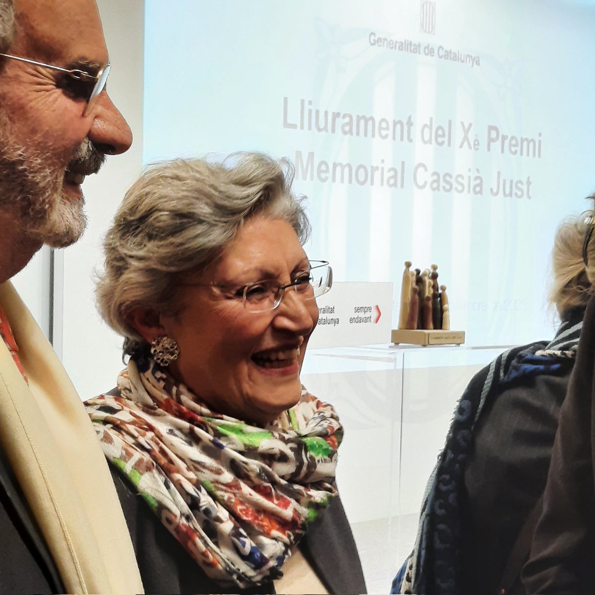 JoanBGS's tweet photo. Una il·lusionada @elisabethLheure recull el X Memorial Cassià Just en un emotiu acte de reconeixement al seu gran testimoniatge

👏🏻 L'enhorabona per a ella i per totes les causes que representa: la fe bahà'í, les minories perseguides, les dones, el diàleg interreligiós... https://t.co/lAGVBqha8W