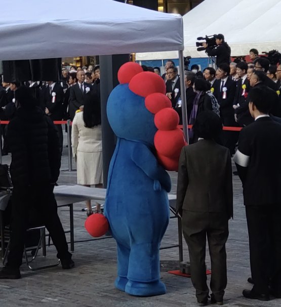 poos_K's tweet photo. 横から見たら某ネコ型ロボットに見えるんだが
#なんば広場
#大阪・関西万博
#ミャクミャク https://t.co/CcfQKiZ9Oe