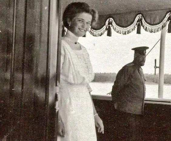 nickfshort's tweet image. Good morning from snowy Latvia. Two intriguing #Romanov photographs for you. The first is a smiling Olga Nikolaievna, probably taken on the Imperial yacht 'Shdandart' around 1911. Dr Botkin in the background.

Cc. @HelenRappaport