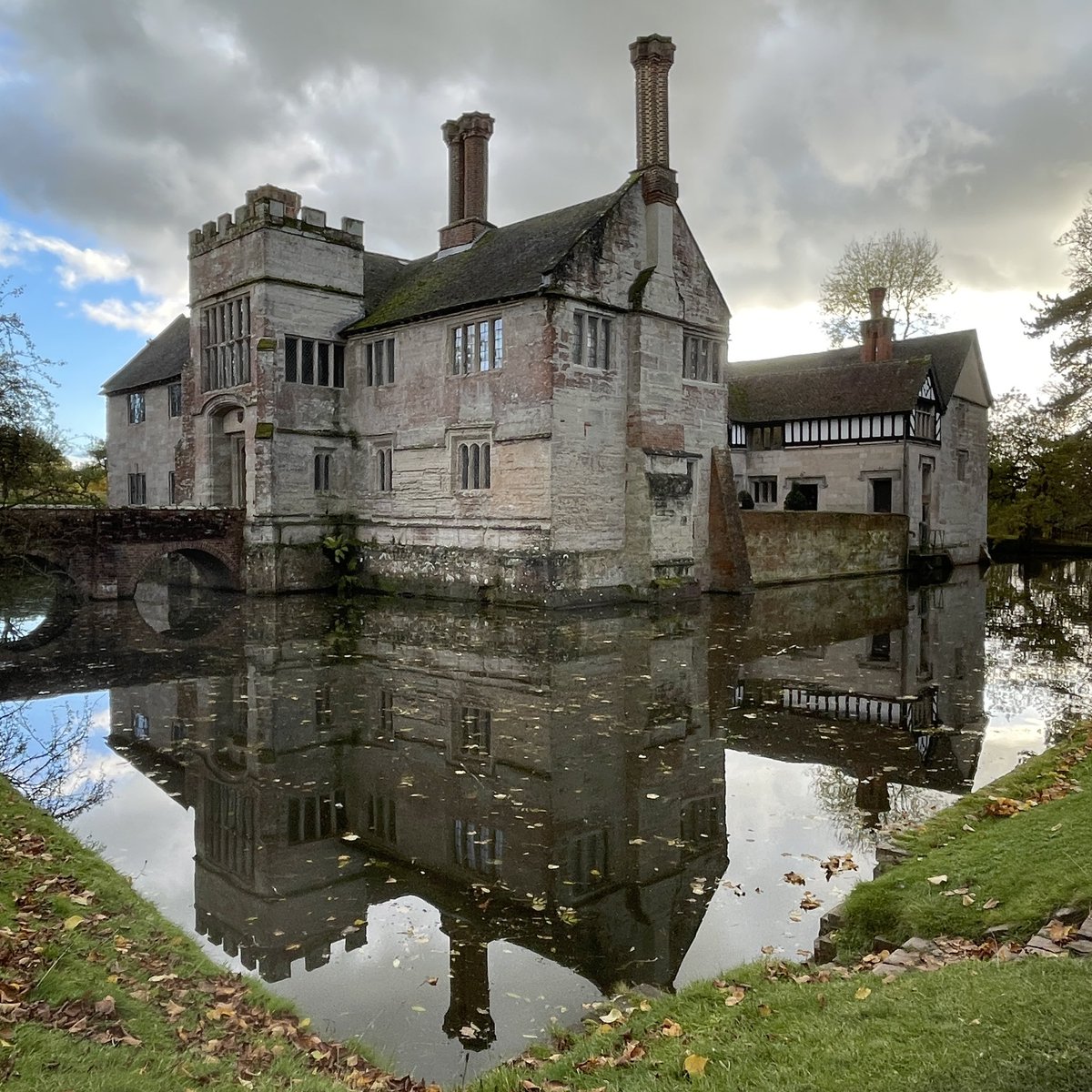 Reflections in the moat at Baddesley Clinton Manor @NTBaddesley 

#Reflections #historichouse