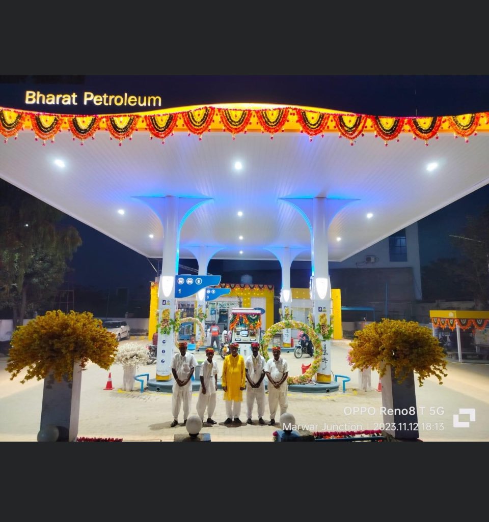 BPCL_Jodhpur's tweet photo. Diwali decoration and illumination for our customers on the auspicious occasion of Diwali at Marwar fuel centre Pali , Jodhpur Territory.

@NitinSelukar1 @BPCLRetail @BPCLimited https://t.co/rixFlRLD8Q