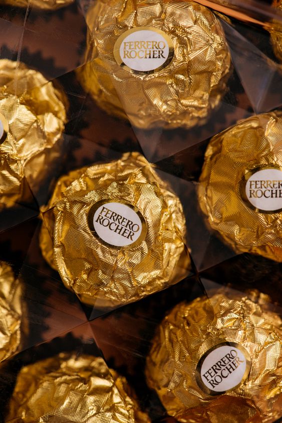 iKyu_HQ's tweet photo. In 1946, after WW II, a bakery started selling chocolates in war-stricken zones.

77 yrs later, Ferrero, is one of the biggest chocolate producers in the world

Father of Nutella &amp; Kinder Joy

Here's the EPIC story of how a local bakery became a billion-dollar chocolate brand... https://t.co/FGEX3s6Q37
