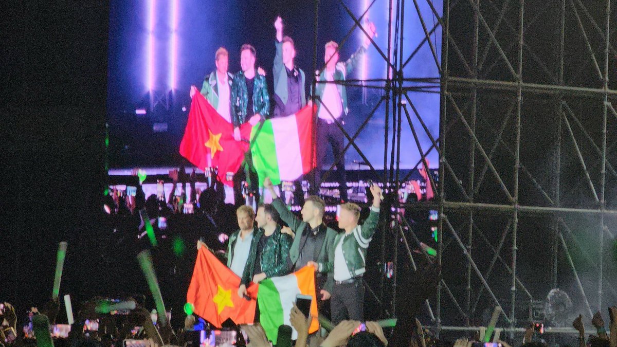 mkminhkhue's tweet photo. The Wild Dreams Tour Ho Chi Minh City, Vietnam - 22 Nov 2023. What an epic concert 🥳 We love Westlife and thank you all for an amazing night! @KianEganWL @ShaneFilan @NickyByrne @MarkusFeehily https://t.co/HkfAWlUKwB