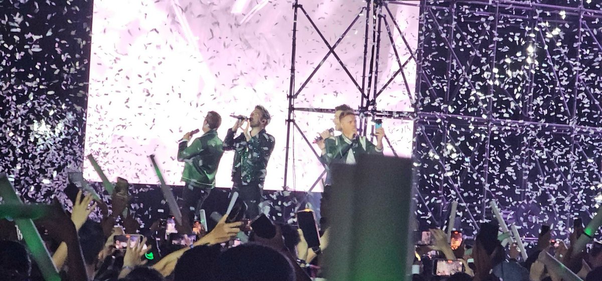 mkminhkhue's tweet photo. The Wild Dreams Tour Ho Chi Minh City, Vietnam - 22 Nov 2023. What an epic concert 🥳 We love Westlife and thank you all for an amazing night! @KianEganWL @ShaneFilan @NickyByrne @MarkusFeehily https://t.co/HkfAWlUKwB