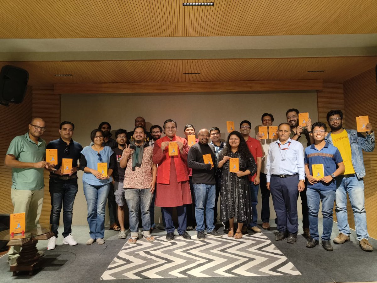 What a wonderful group of people at the book launch of #ofspinssixesandsurprises at @AttaGalatta this Sunday! 

@Rupa_Books @baganboyFPL @50greatmatches 

#BookLaunch #Cricket #IndianCricket #quiz #cricketquiz