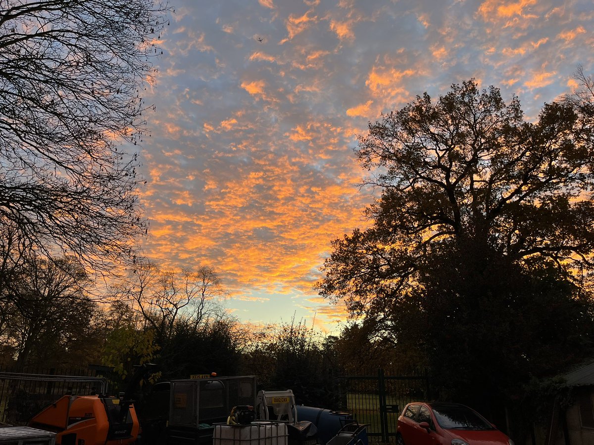 Lovely sunrise over sunrise over <a href="/CassioburyFOCP/">FriendsOfCassioburyP</a> <a href="/Kate_Kinsella/">kate kinsella</a>