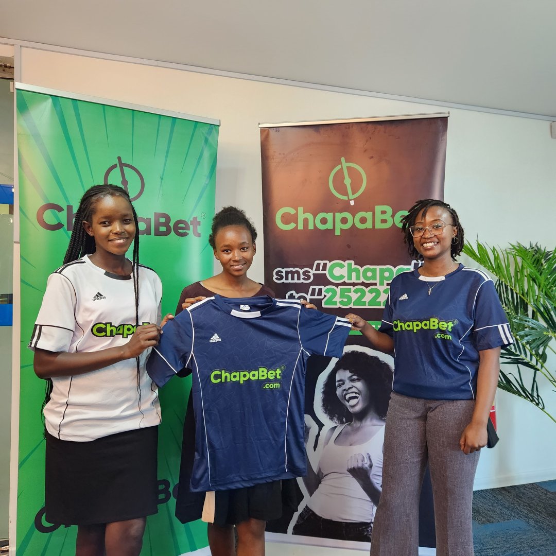 ChapaBet's tweet photo. Pongezi kwa Bingwa wa Trivia! 

Leo, tunajivunia kumkaribisha bingwa wa mchezo wa trivia katika familia yetu ya Chapabet! Anakuja kuchukua jezi yake ya Chapabet, zawadi ya ujuzi wake mkubwa na uelewa wa michezo. 

#ChapabetWinner #TriviaChampion https://t.co/qGhxWnaqBK
