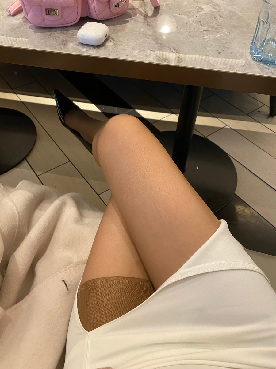 日本丝袜的平裆还挺舒服的！这样看起来还挺性感！ https://t.co/qfOIED1ojc