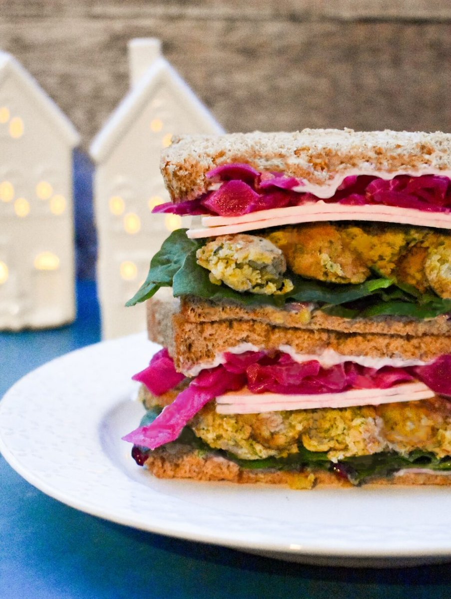 vegan_lunch_box's tweet photo. ❤️ NEW RECIPE ⭐️- Festive Falafel &amp; Cranberry Sandwich. This one is a really delicious combo. I hope you try it 
https://t.co/aBBzv2rr1m #veganchristmas #vegan https://t.co/fwnGrCD1pc