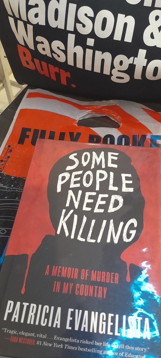 Dahil katingkati akong magwaldas today, I really had to reason to my stubborn self to buy something worthwhile. So it doesn't make sense jud if I'll buy RWRB with the original book cover 'cause I already have one. So buti na lang nakinig si self. #SomePeopleNeedKilling