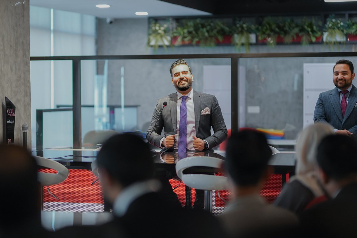 ShafiqAssad's tweet photo. Success is not about avoiding obstacles, but about overcoming them with unyielding determination and unwavering spirit. A true team works together and grows together.

Midweek session with my team at the One Eleven Group Head Office. Onwards and upwards, team. https://t.co/ugxVegYk8R