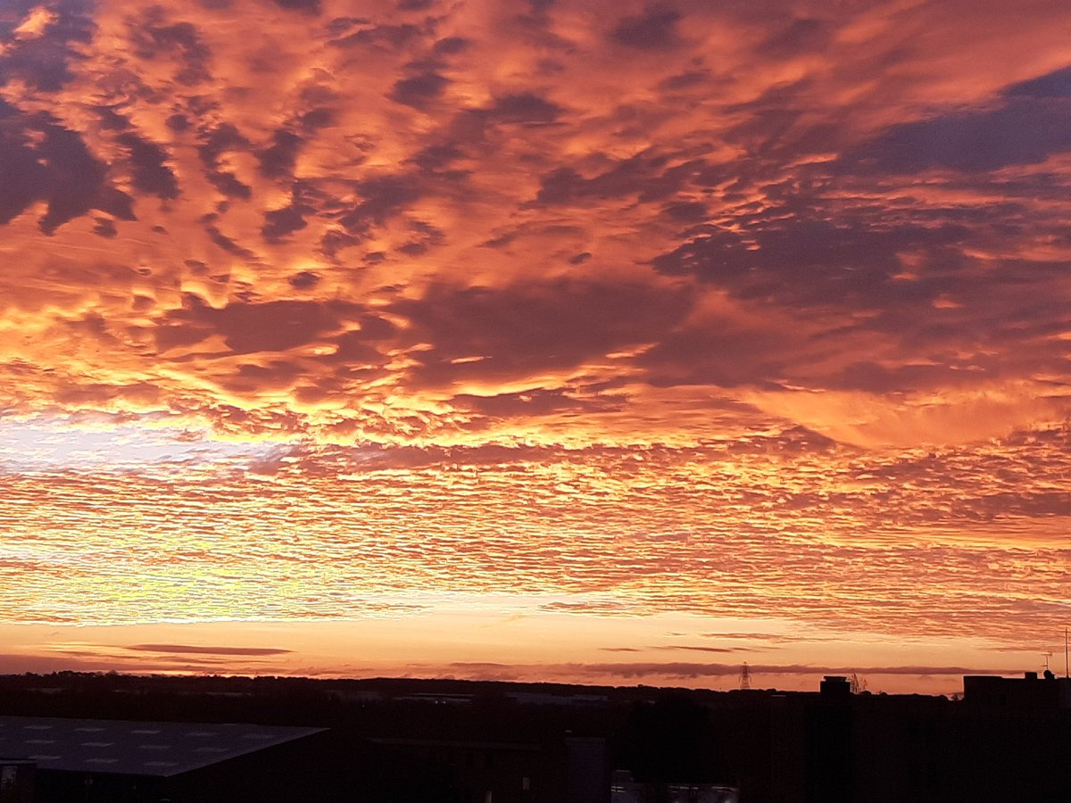 Chis💞 #nhs #patients #bekind #peoplewant (@chisholmcath) on Twitter photo Happy #thanksgiving to all our American friends. The world can be a beautiful place...our sky today Happy #thanksgiving to all our American friends. The world can be a beautiful place...our sky today