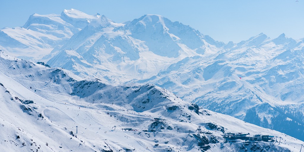 #Verbier a été élue meilleure station en termes de garantie neige selon une étude menée sur des stations suisses et françaises.

Vers l'article : lnkd.in/eWQCgbZf