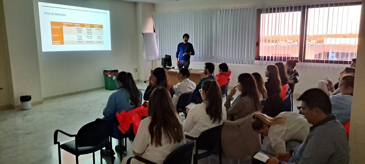 En la sesión de urgencias de hoy de los residentes de <a href="/UDMAFyCSevilla/">Unidad Docente MAFyC de Sevilla</a> <a href="/MIhsjda/">Medicina Interna HSJD Aljarafe</a> y #UCI el Dr. <a href="/PabCarCab/">Pablo Carrascal</a> nos habla sobre sedoanalgesia.
<a href="/HSJD_Aljarafe/">Hospital San Juan de Dios del Aljarafe</a>