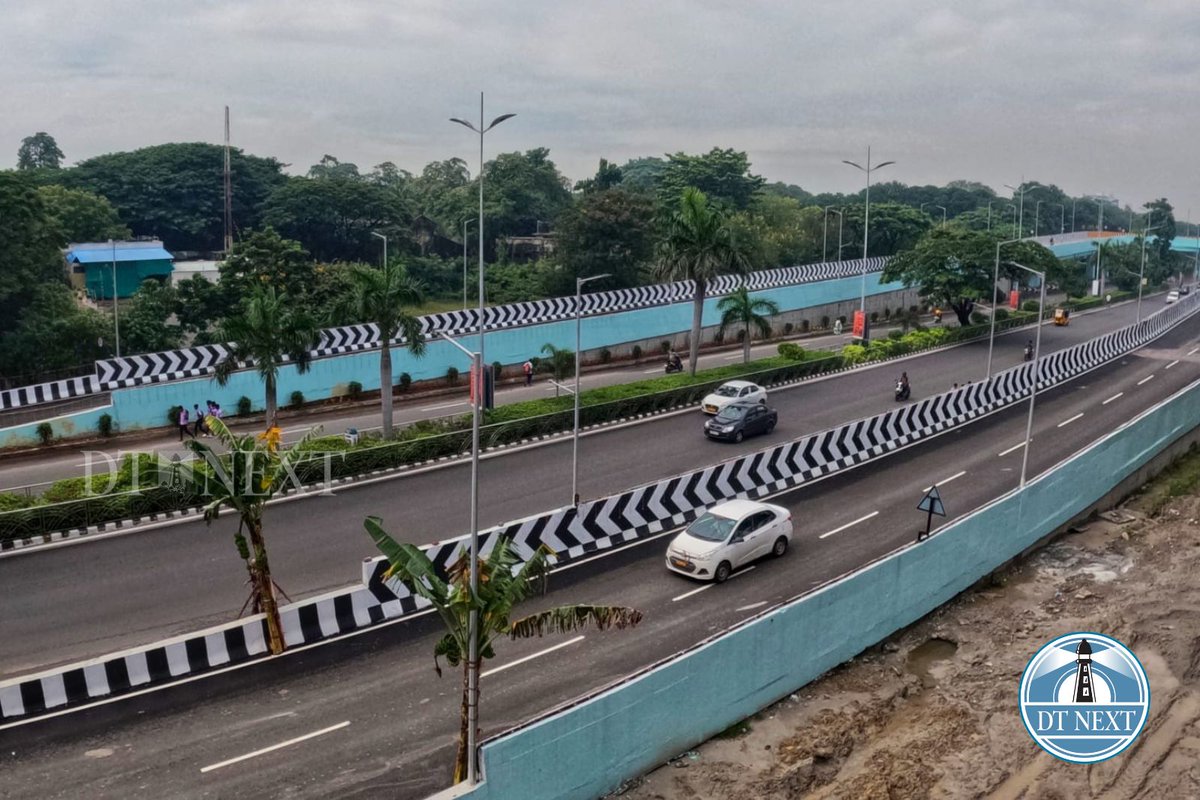 The newly-inaugurated unidirectional U-shaped flyover near the Indira Nagar #MRTS station on #RajivGandhiSalai (Old Mahabalipuram Road) in #Chennai on Thursday.

📸@agam_justin