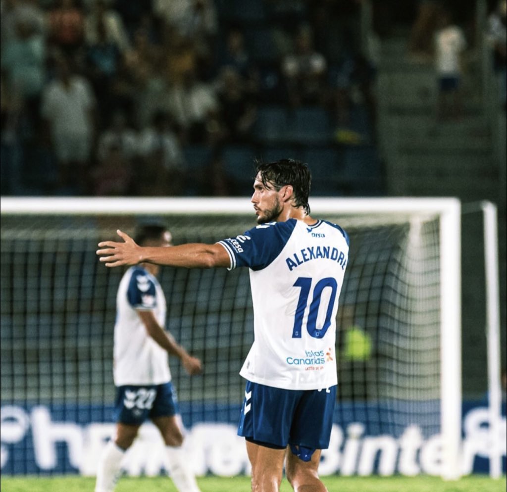 🏴󠁧󠁢󠁳󠁣󠁴󠁿 ¿Quieres ir el domingo al partido del <a href="/CDTOficial/">CD Tenerife 🏴󠁧󠁢󠁳󠁣󠁴󠁿</a> en el Heliodoro? ¡Haz RT y gana cuatro entradas dobles!