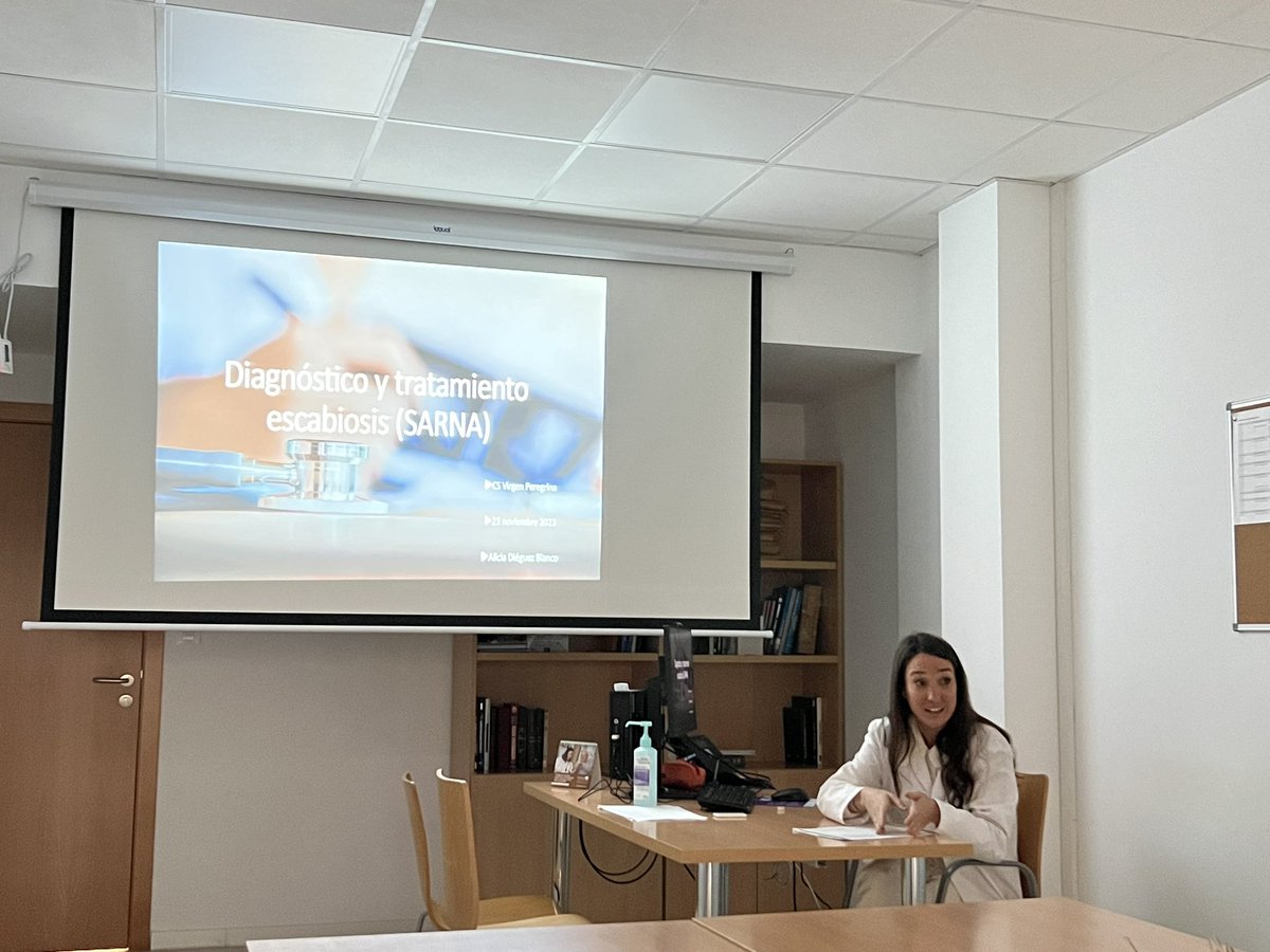 martarbar's tweet photo. Jueves de sesión en @SapVPeregrina. Recordatorio del diagnóstico y tratamientos de la #escabiosis. Estupenda presentación de la Dra Dieguez 🙌🏼 https://t.co/HQkjuHdUSb
