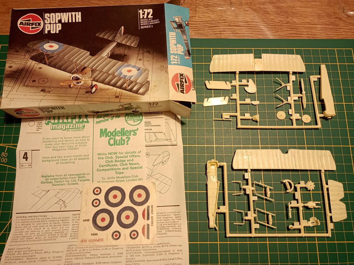 duaner_b's tweet photo. @Airfix when you open a 40 yo modelkit box and discover couple of jigs to ensure correct setting angle of wings. Can't wait to start !! https://t.co/rsNKVN4myY
